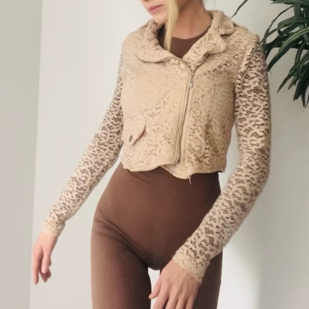 ACTIVE LACE WORKOUT JACKET - Picture 3 of 6